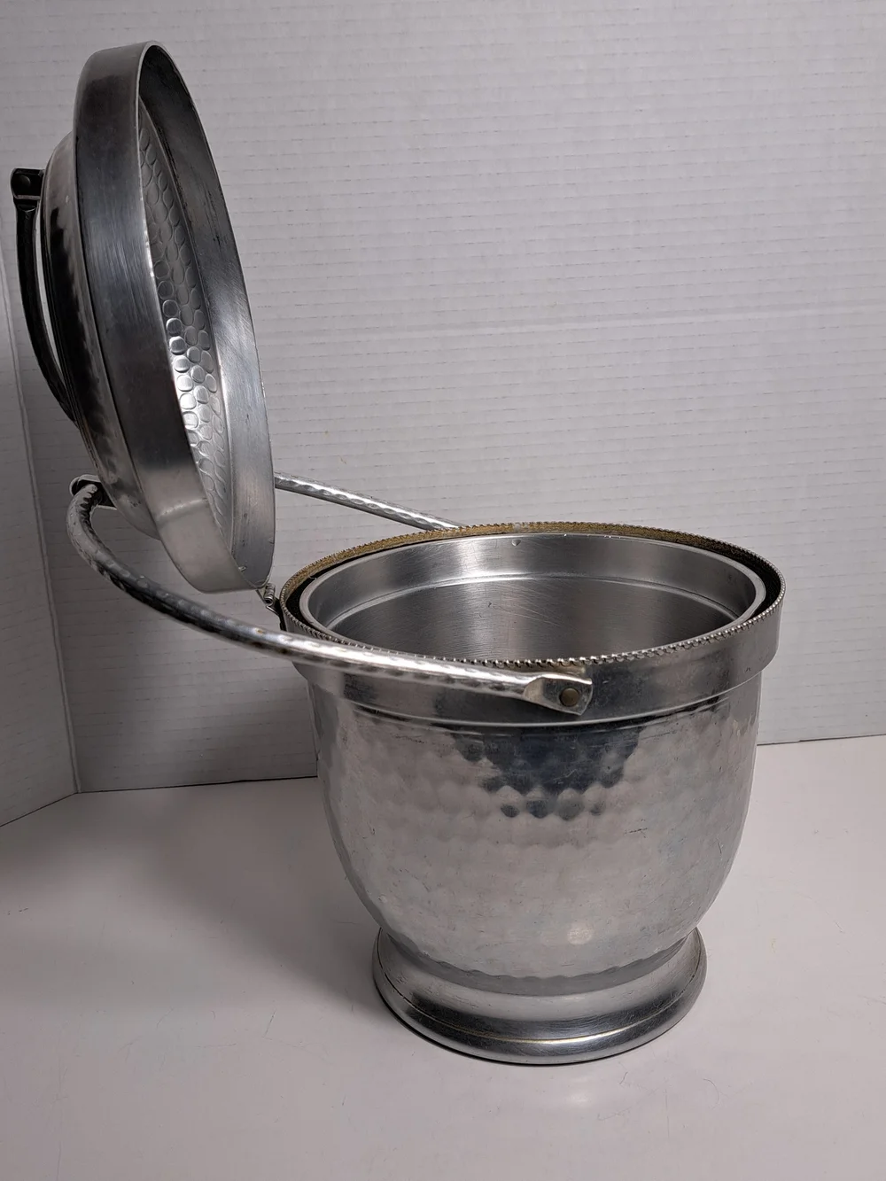 Vintage Cromwell Hand Wrought Aluminum Ice Bucket Hinged Decorated Lid Hammered